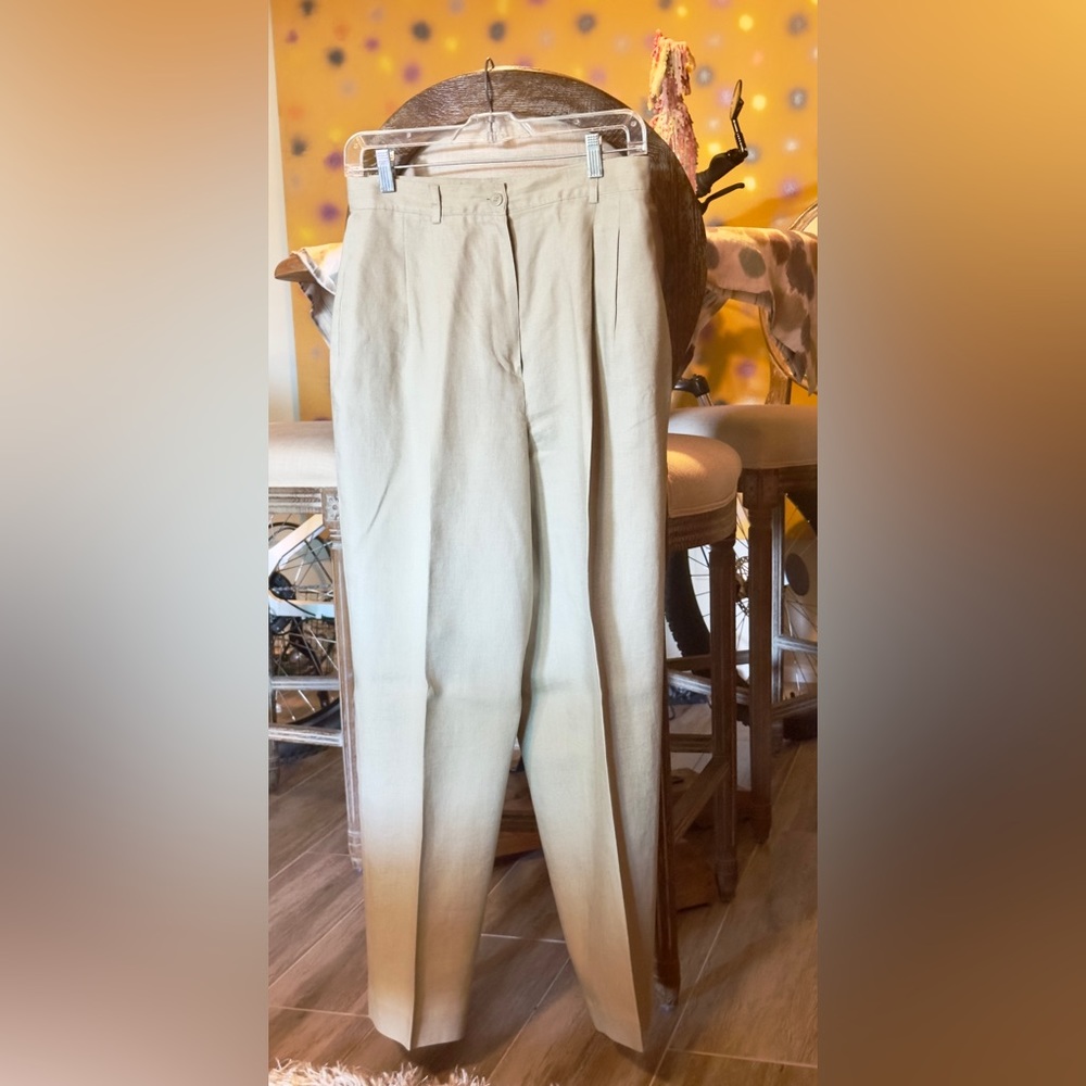 Woman’s Linen Tan Pants
